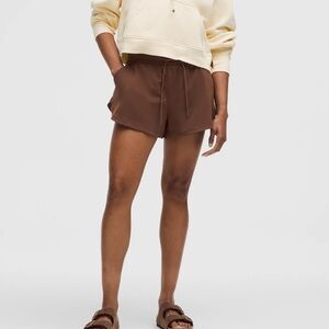 Lululemon brown soft jersey mid rise curved hem short 3”